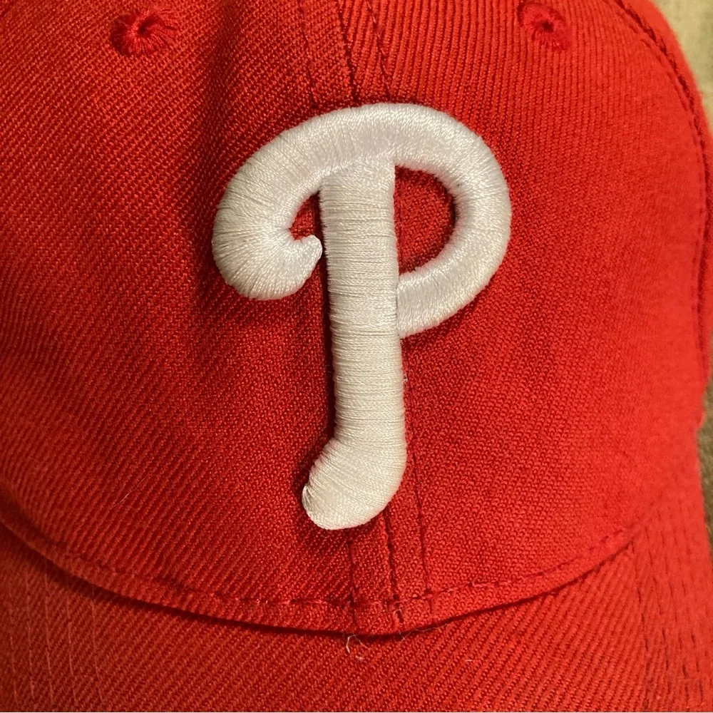 EUC New Era Philadelphia Phillies Youth Low Profile Adjustable Cap Red One Size